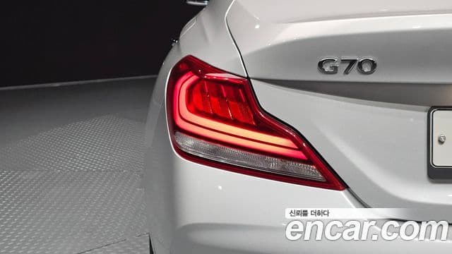 Genesis G70 2018 — ფოტო 17/34
