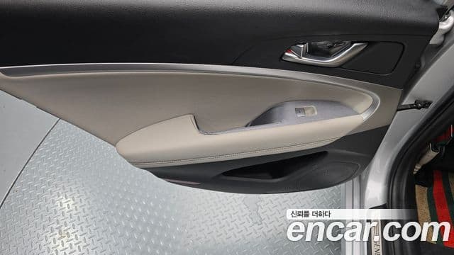 Genesis G70 2018 — ფოტო 31/34