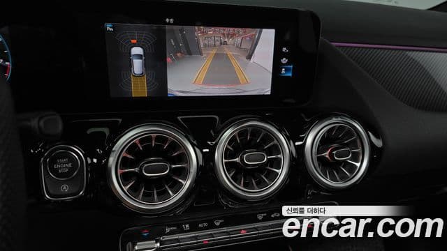 Mercedes-Benz GLA-Class 2022 — ფოტო 16/20