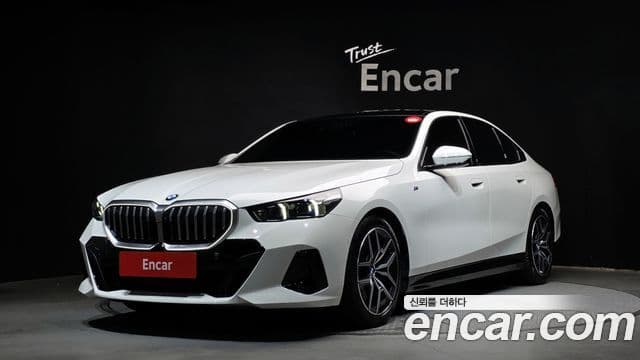 BMW 5 Series 2024 — ფოტო 1/20