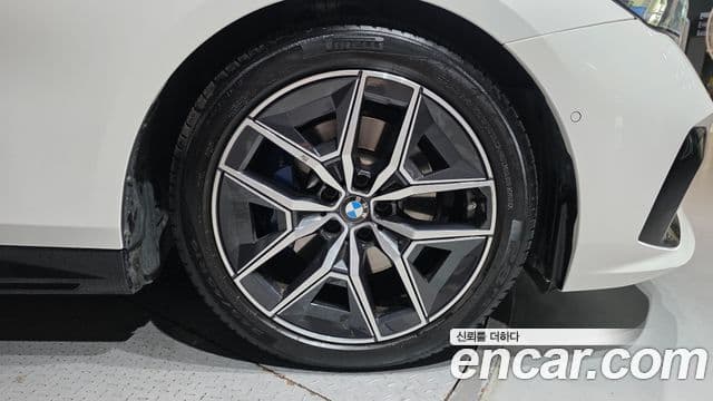 BMW 5 Series 2024 — Photo 21/30