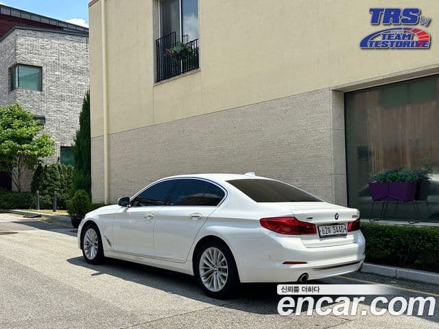BMW 5 Series 2018 — ფოტო 2/10