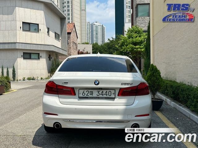 BMW 5 Series 2018 — ფოტო 4/10