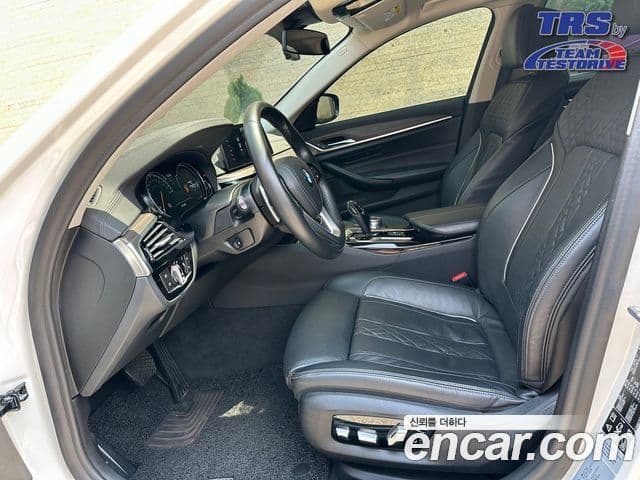 BMW 5 Series 2018 — ფოტო 7/10