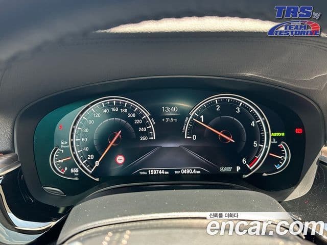 BMW 5 Series 2018 — ფოტო 8/10