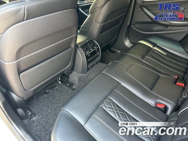 BMW 5 Series 2018 — ფოტო 10/10