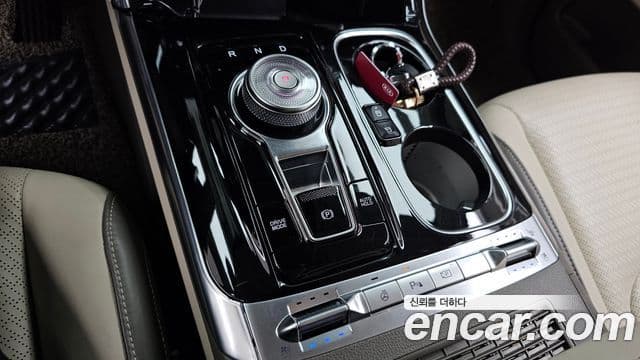 Kia Carnival 2021 — ფოტო 9/20