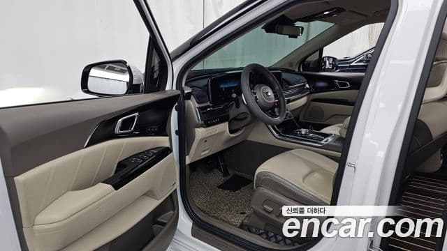 Kia Carnival 2021 — ფოტო 10/20