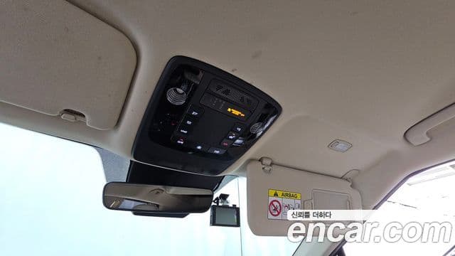 Kia Carnival 2021 — ფოტო 17/20