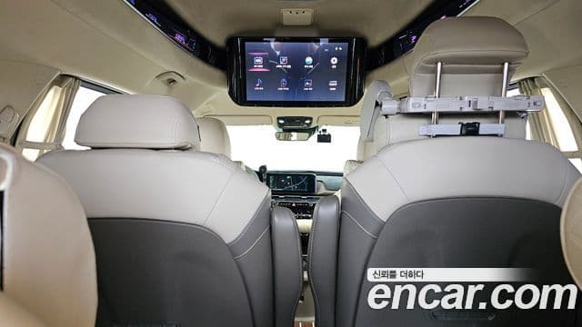 Kia Carnival 2021 — ფოტო 18/20