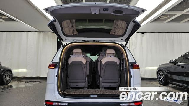 Kia Carnival 2021 — ფოტო 20/20