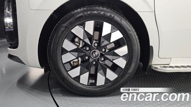 Hyundai Staria 2025 — ფოტო 5/20