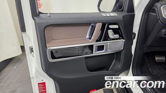 Mercedes-Benz G-Class 2025 — Photo 26/31