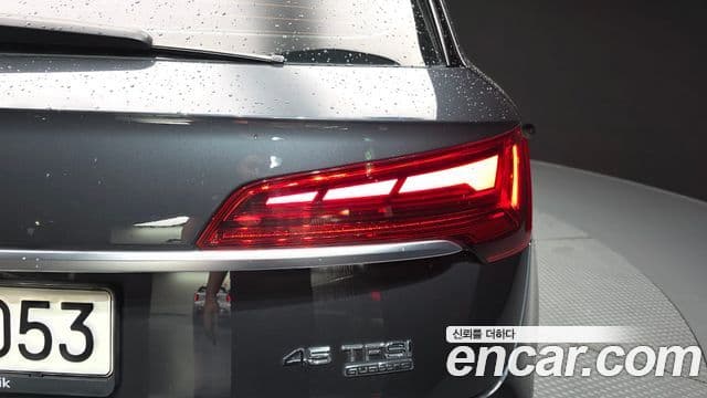 Audi Q5 2021 — Photo 1/32