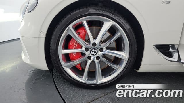 Bentley Continental GT 2021 — Photo 31/32