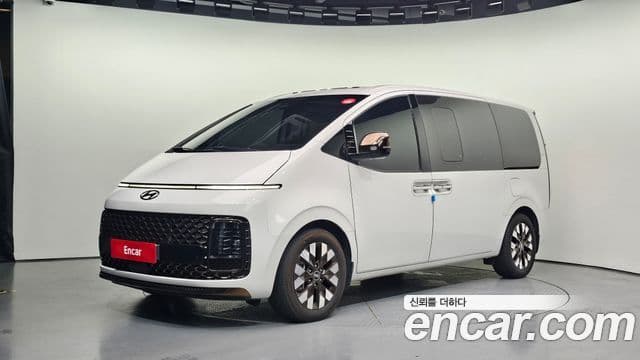 Hyundai Staria 2023 — ფოტო 1/20