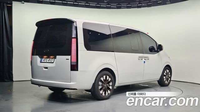 Hyundai Staria 2023 — ფოტო 2/20