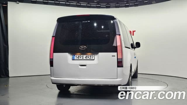 Hyundai Staria 2023 — ფოტო 4/20