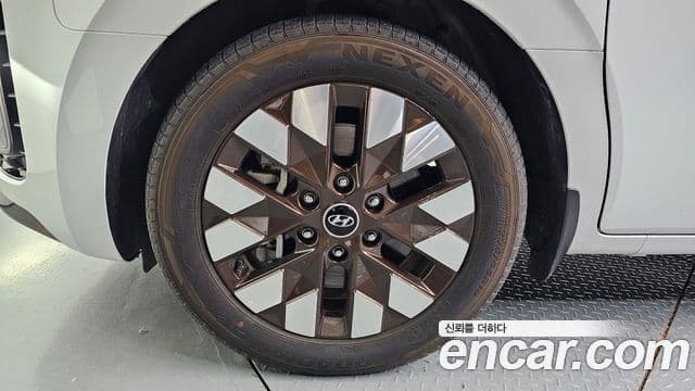 Hyundai Staria 2023 — ფოტო 5/20