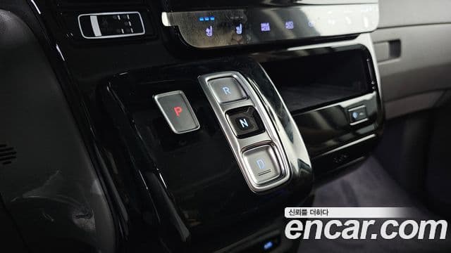 Hyundai Staria 2023 — ფოტო 9/20