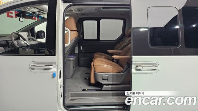 Hyundai Staria 2023 — ფოტო 11/20