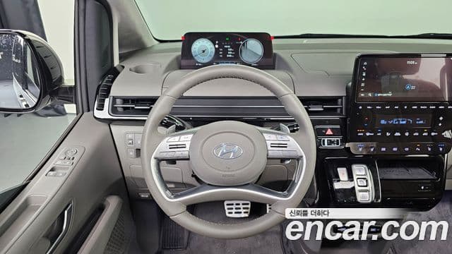 Hyundai Staria 2023 — ფოტო 15/20