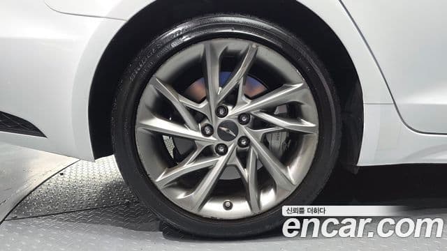 Genesis G70 2023 — Photo 22/32