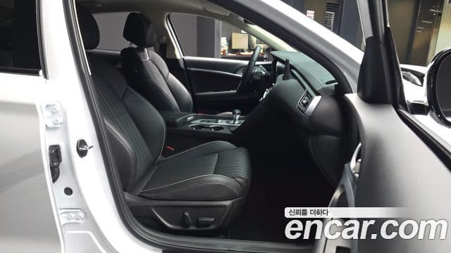 Genesis G70 2023 — Photo 7/32