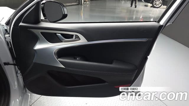 Genesis G70 2023 — Photo 12/32