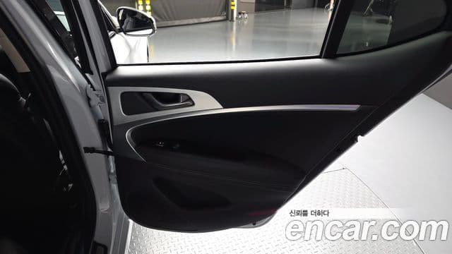 Genesis G70 2023 — Photo 20/32