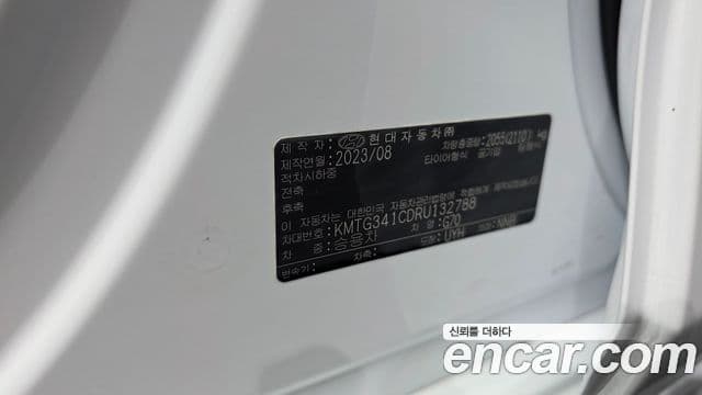 Genesis G70 2023 — Photo 16/32