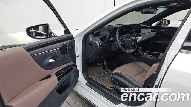 Lexus ES300h 2025 — Şəkil 10/20