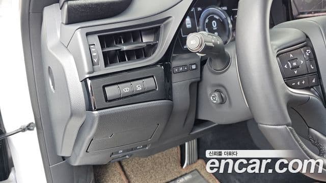 Lexus ES300h 2025 — Photo 34/38
