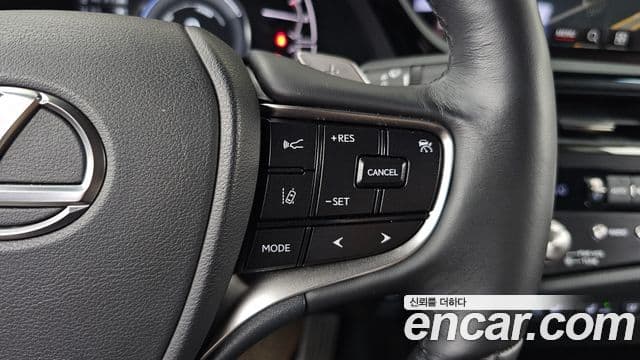 Lexus ES300h 2025 — Photo 13/38