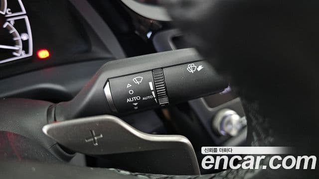 Lexus ES300h 2025 — Photo 17/38