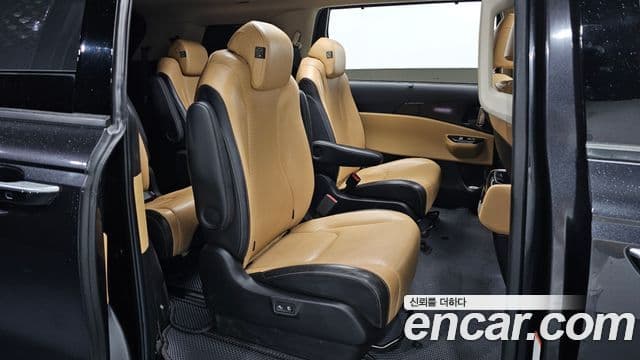 Kia Carnival 2021 — ფოტო 12/20