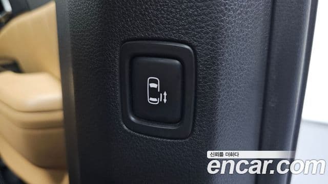 Kia Carnival 2021 — ფოტო 18/20