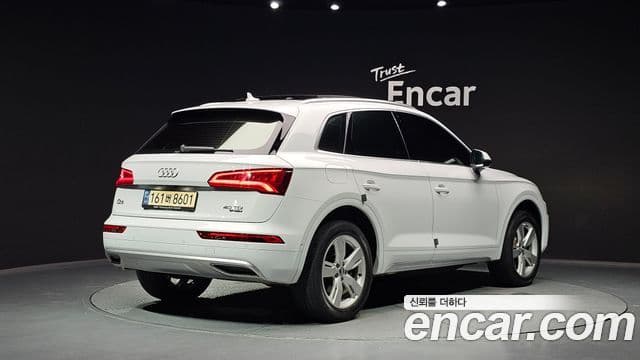 Audi Q5 2020 — Şəkil 2/20