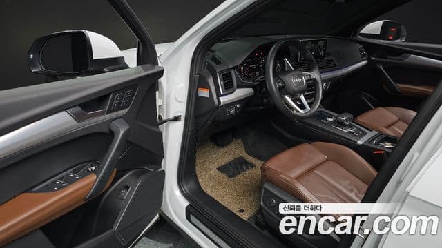 Audi Q5 2020 — Şəkil 10/20