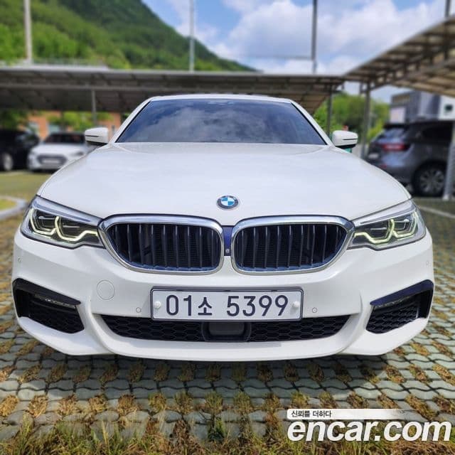 BMW 5 Series 2018 — Фото 10/20