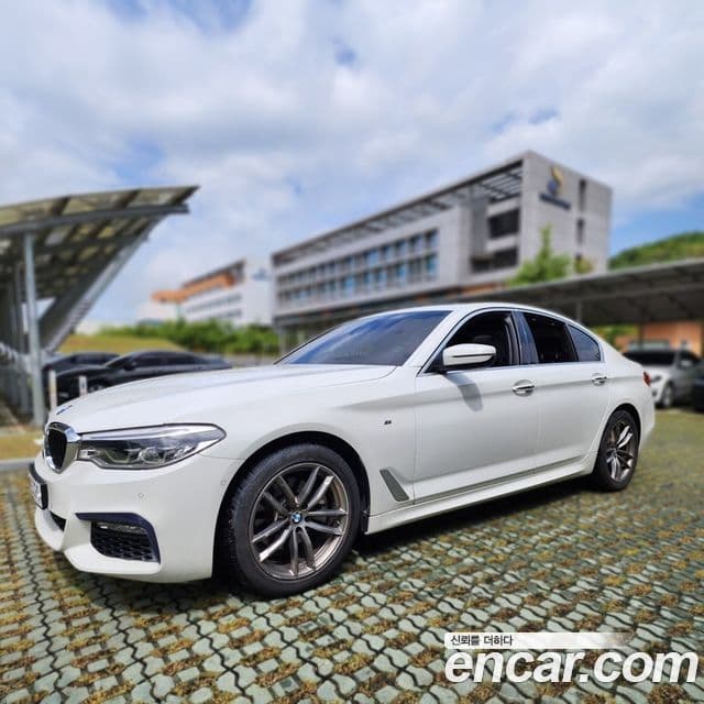 BMW 5 Series 2018 — Фото 1/20