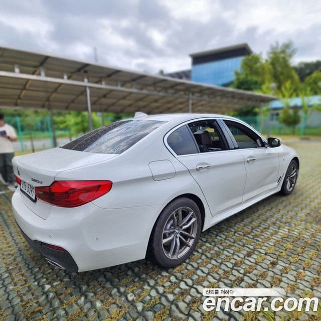 BMW 5 Series 2018 — Фото 3/20