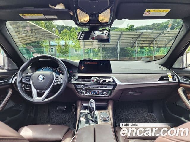 BMW 5 Series 2018 — Фото 8/20