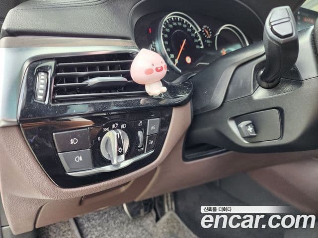 BMW 5 Series 2018 — Фото 12/20