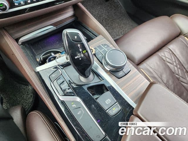 BMW 5 Series 2018 — Фото 14/20