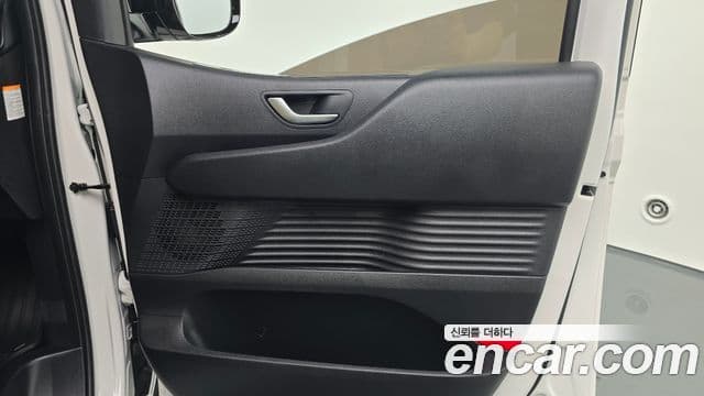 Hyundai Staria 2025 — Photo 9/30