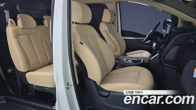 Hyundai Staria 2025 — Photo 22/30