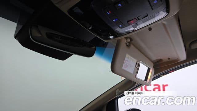 Hyundai Staria 2025 — Photo 4/30
