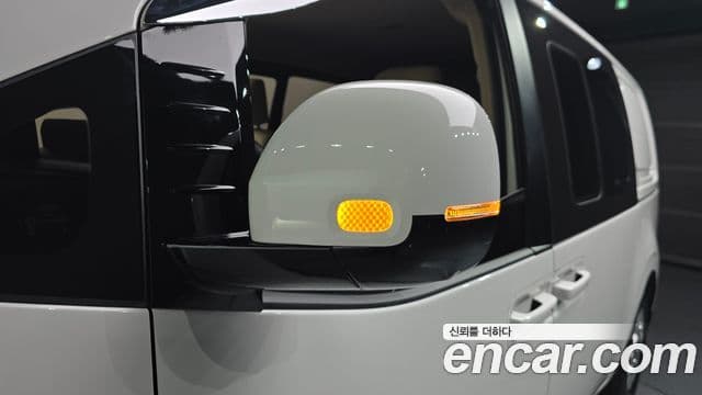 Hyundai Staria 2025 — Photo 2/30