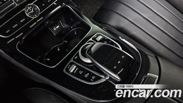 Mercedes-Benz E-Class 2020 — Şəkil 18/20